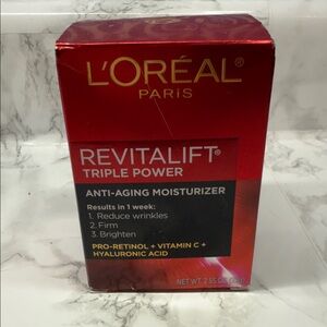 L'Oreal Revitalift Triple Power Moisturizer - Red